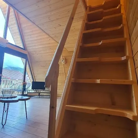 Doka Valea Sebesului A-frame 营地