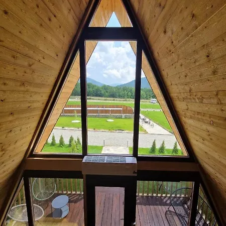 Doka Valea Sebesului A-frame 营地