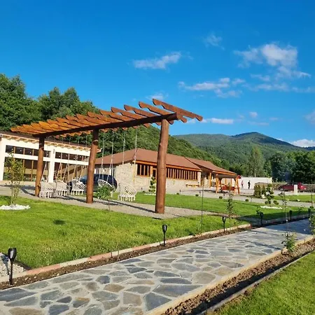 Doka Valea Sebesului A-frame 营地 Sebeşu